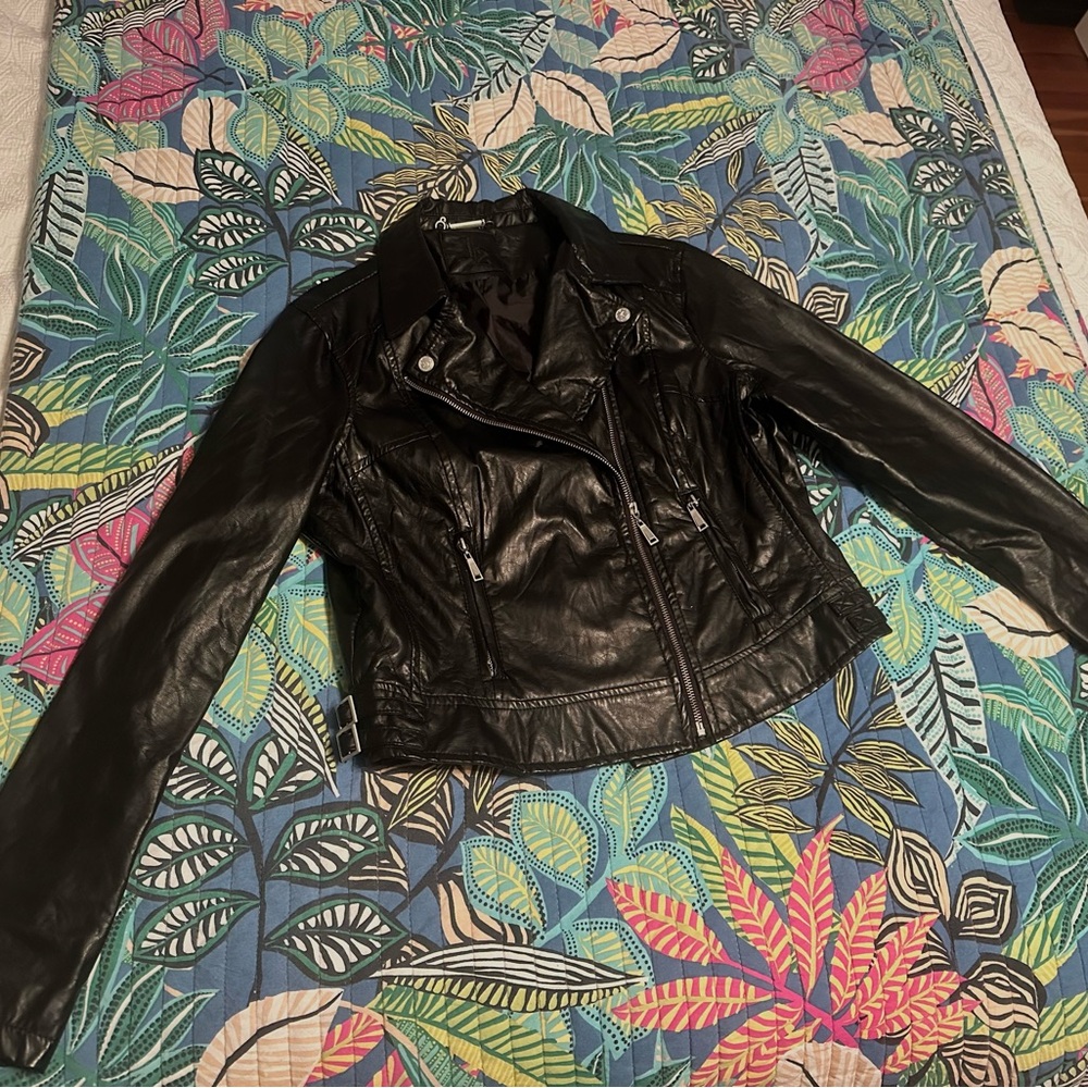 Black cropped faux leather jacket. XL